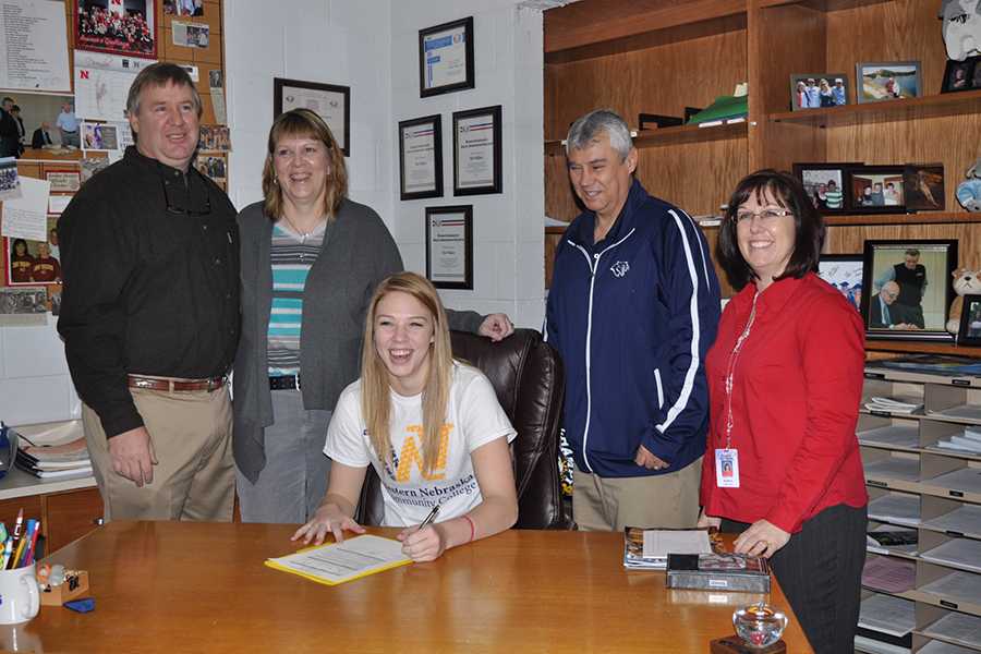 Cyza Signs with WNCC Volleyball 