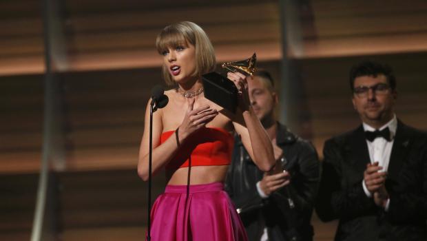 Taylor Swift accepts the award for Album of the Year for 1989 at the 58th Grammy Awards in Los Angeles, California February 15, 2016.  REUTERS/Mario Anzuoni